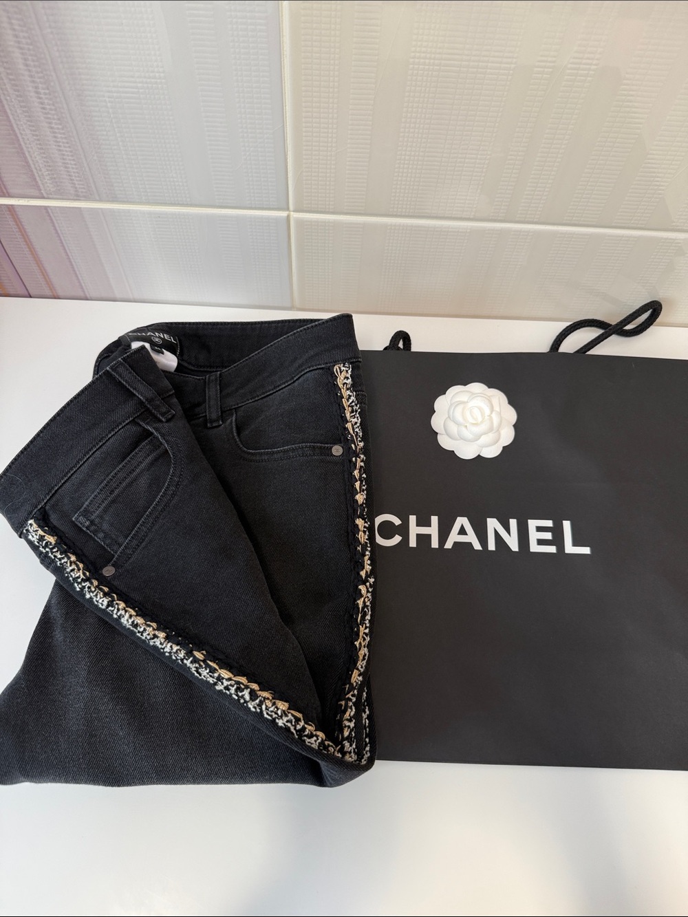 CHANEL Black Skinny Jeans with Tweed Side Trim.Authentic.size 40